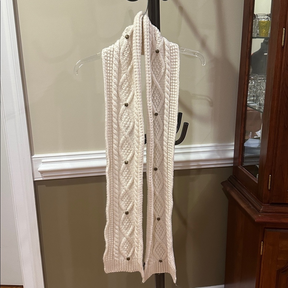 American Eagle Outfitters Ivory Knit Scarf